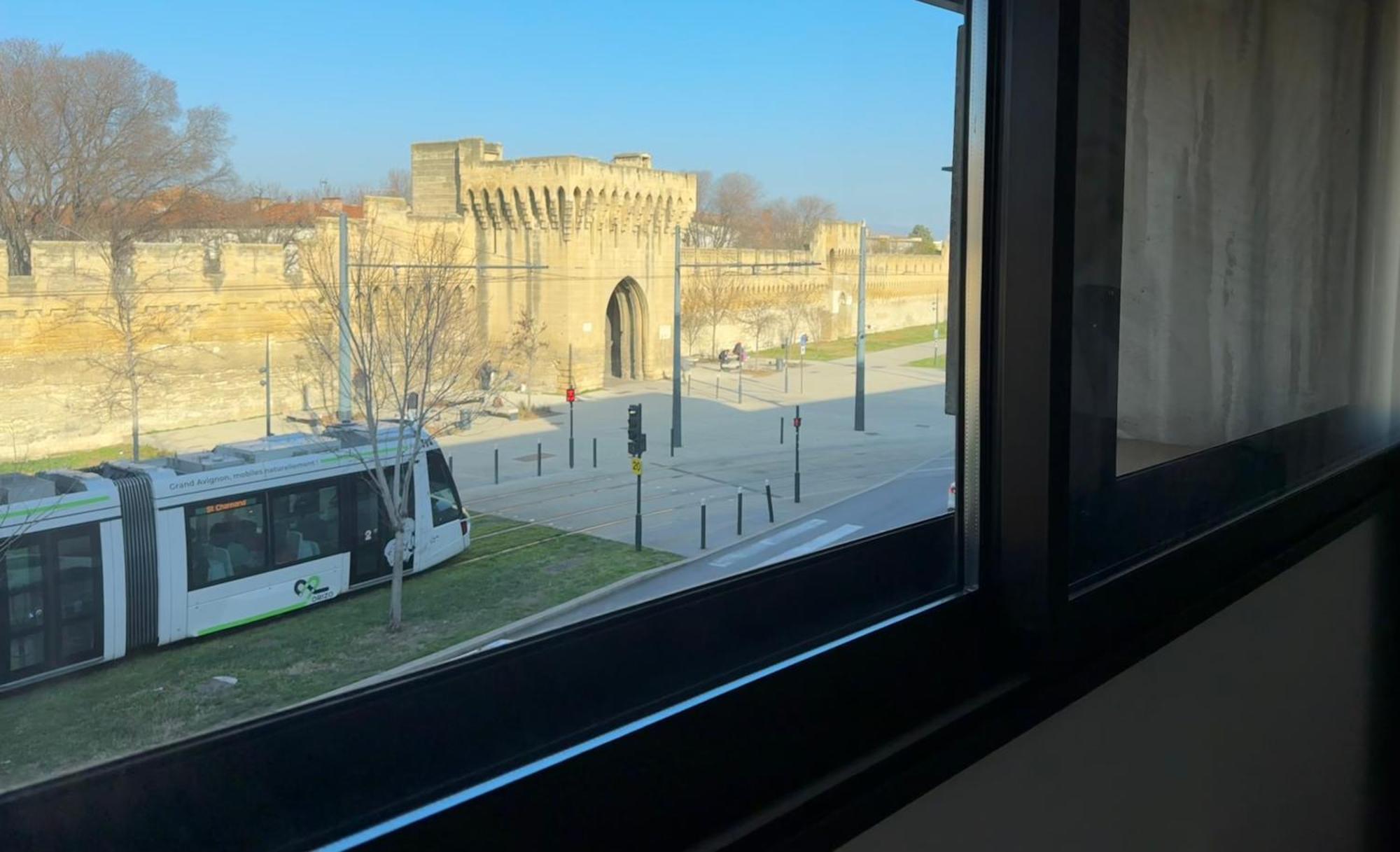 Le Rive Droite - Gare Centre - Wifi - Terrasse - Face Remparts Apartment Avignon Luaran gambar